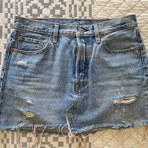 Levis distressed denim skirt